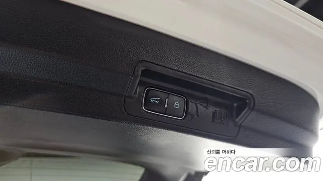 Ford Explorer 2023 thumb 11
