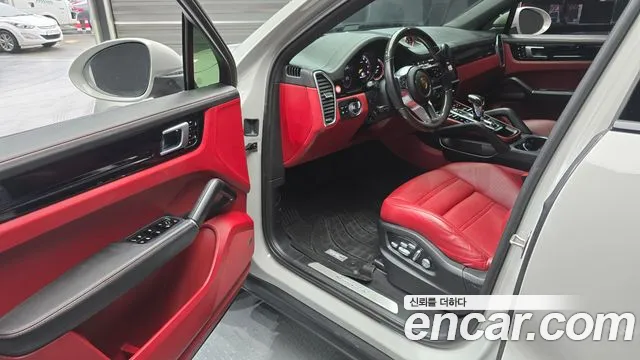 Porsche Cayenne 2021 thumb 8