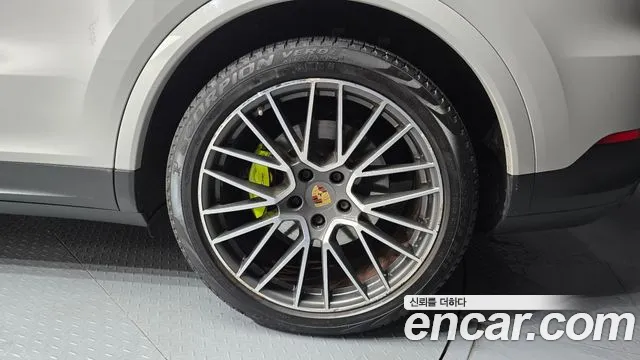 Porsche Cayenne 2021 thumb 9