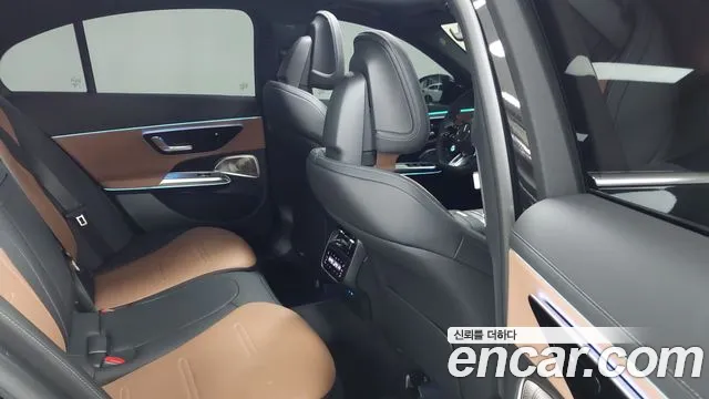 Mercedes-Benz E-Class 2025 thumb 10