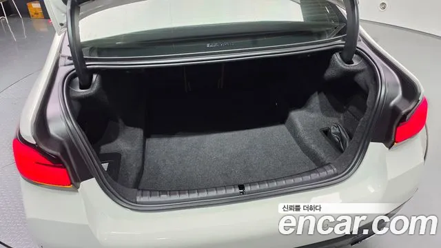 BMW 5 серии 2021 thumb 2