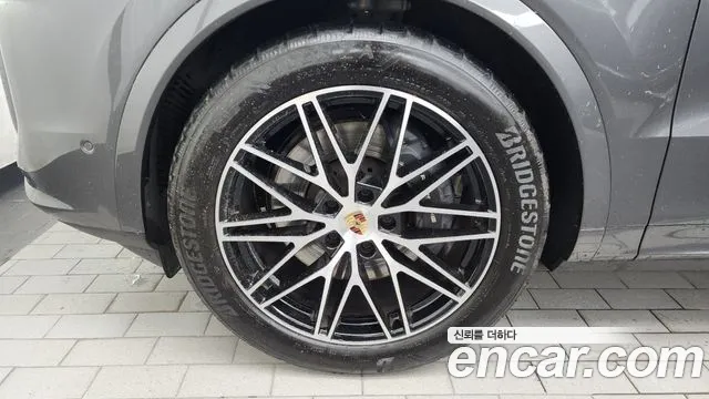 Porsche Cayenne 2025 thumb 10