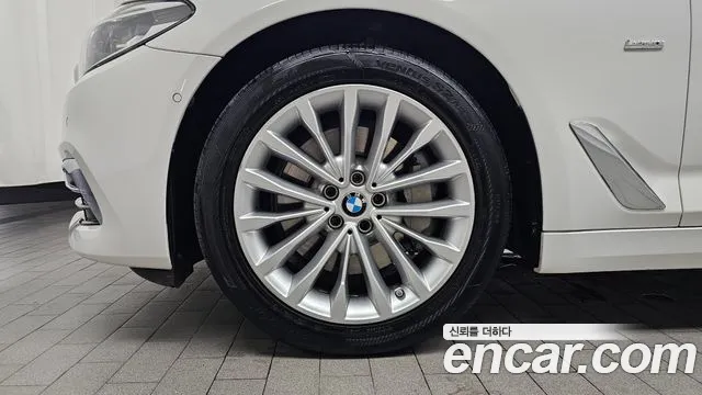 BMW 5 серии 2018 thumb 5