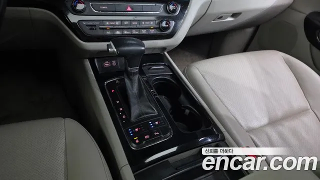 Kia Carnival 2017 thumb 2
