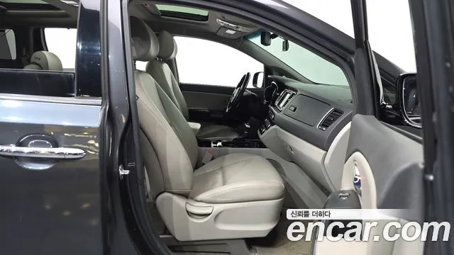 Kia Carnival 2017 thumb 9