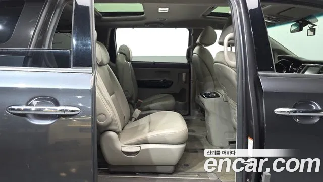 Kia Carnival 2017 thumb 8