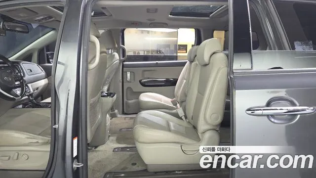 Kia Carnival 2017 thumb 5