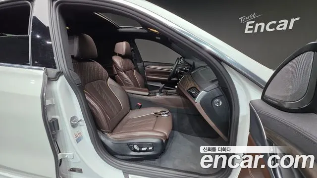 BMW 6 серии Gran Turismo 2020 thumb 4