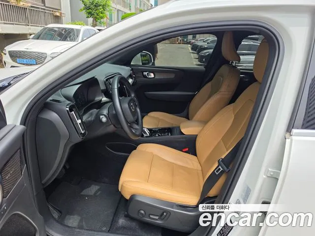 Volvo XC40 2021 thumb 5