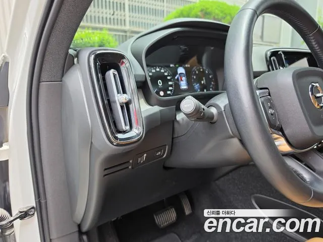 Volvo XC40 2021 thumb 3