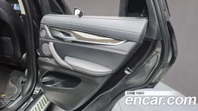 BMW X6 2018 thumb 12