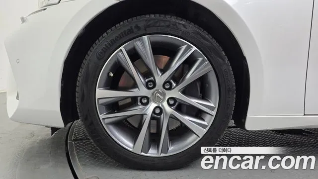 Lexus IS 200t 2016 thumb 11