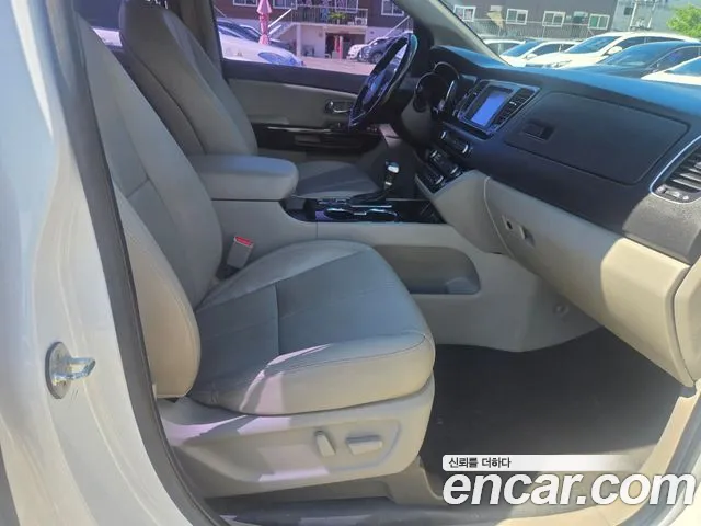 Kia Carnival 2019 thumb 4