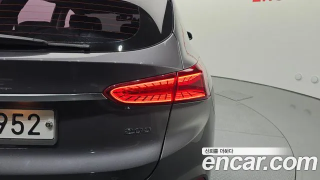 Hyundai Santa Fe 2018 thumb 9