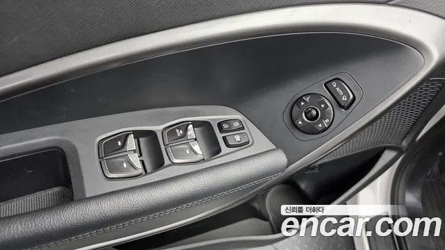 Hyundai Santafe 2017 thumb 5