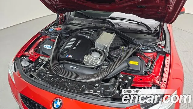 BMW M4 2018 thumb 6