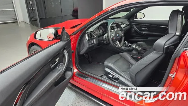 BMW M4 2018 thumb 2