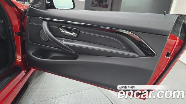 BMW M4 2018 thumb 4