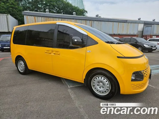 Hyundai Staria 2021 thumb 2