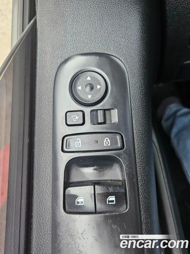Hyundai Staria 2021 thumb 4
