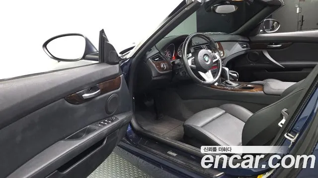 BMW Z4 2011 thumb 2