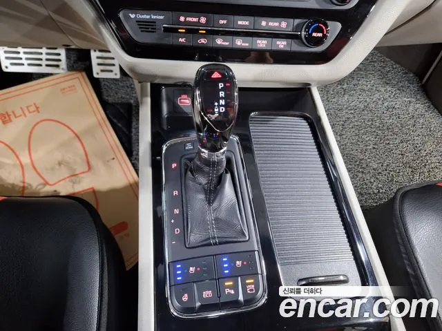 Kia Carnival 2016 thumb 4