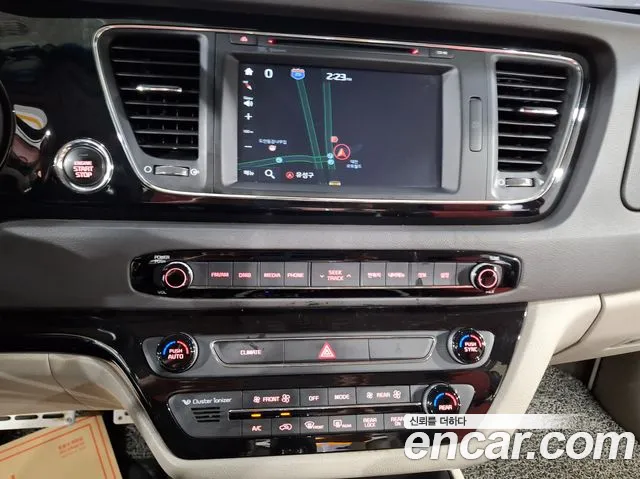 Kia Carnival 2016 thumb 8