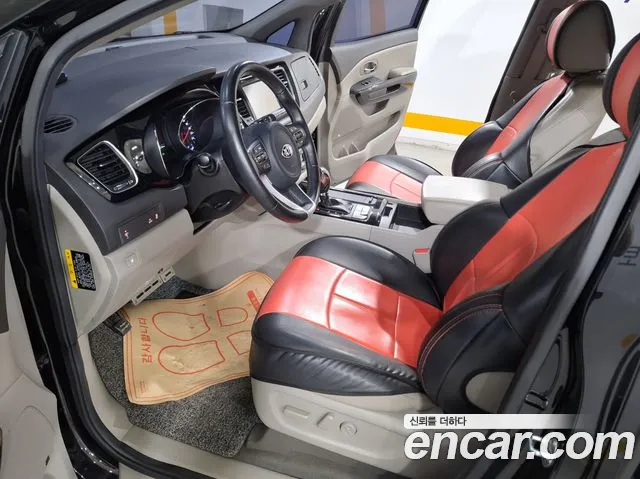 Kia Carnival 2016 thumb 10