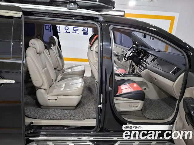 Kia Carnival 2016 thumb 12