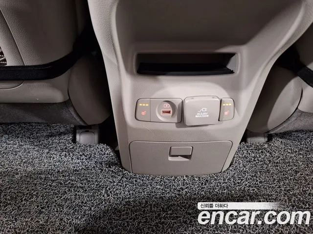 Kia Carnival 2016 thumb 11