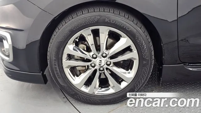 Kia Carnival 2017 thumb 11