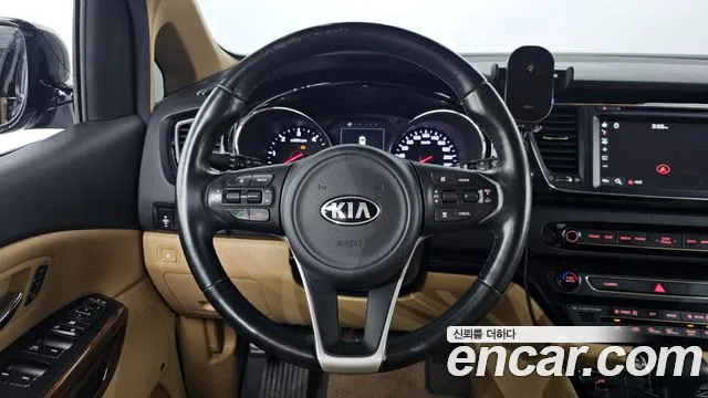 Kia Carnival 2017 thumb 9