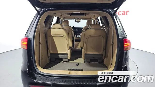 Kia Carnival 2017 thumb 4