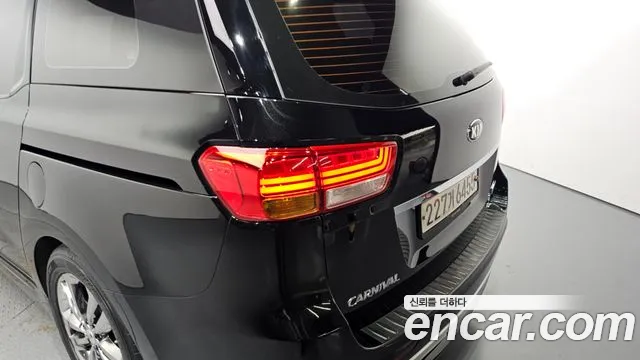 Kia Carnival 2017 thumb 5