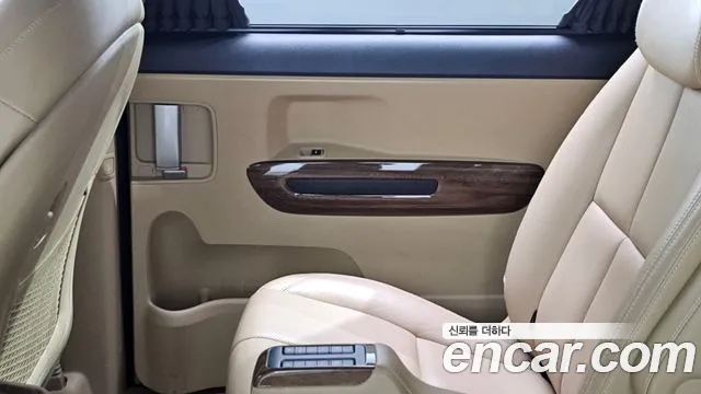 Kia Carnival 2017 thumb 2