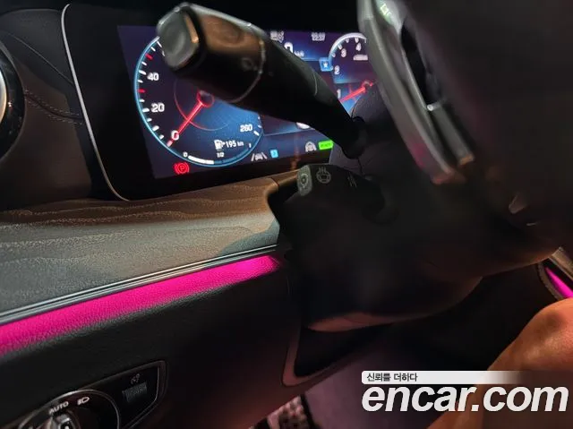 Mercedes-Benz E-Class 2021 thumb 9