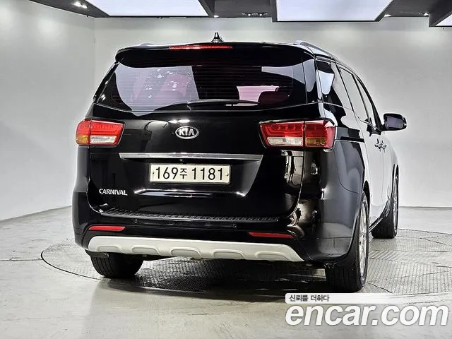 Kia Carnival 2015 thumb 3