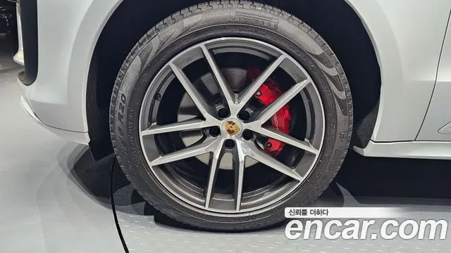 Porsche Macan 2022 thumb 3