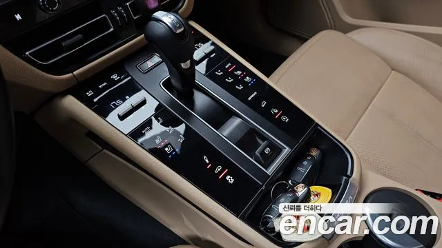 Porsche Macan 2022 thumb 6