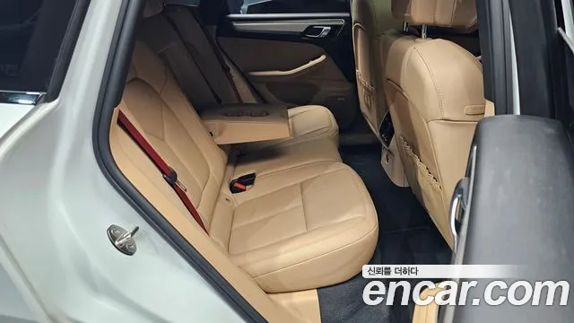 Porsche Macan 2022 thumb 10
