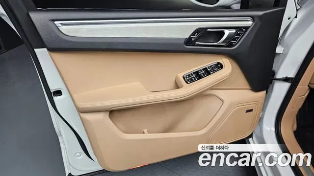 Porsche Macan 2022 thumb 8