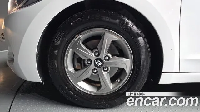 Hyundai Avante 2015 thumb 8