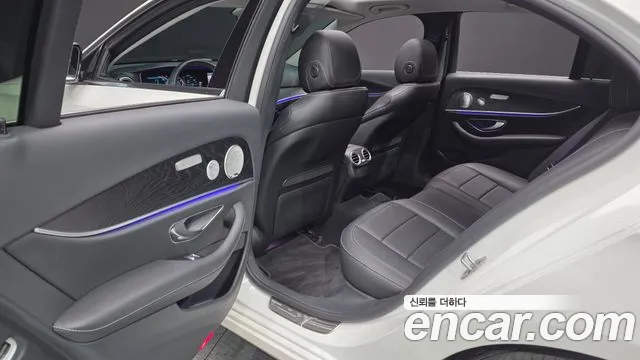 Mercedes-Benz E-Class 2020 thumb 5