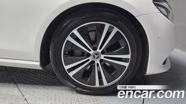 Mercedes-Benz E-Class 2020 thumb 7