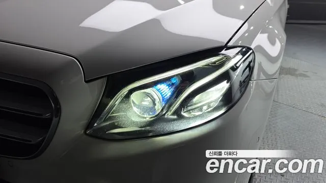 Mercedes-Benz E-Class 2020 thumb 4