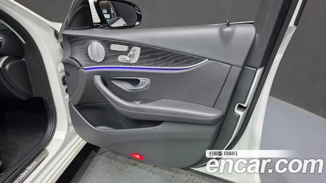 Mercedes-Benz E-Class 2020 thumb 2