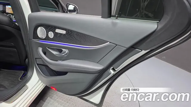 Mercedes-Benz E-Class 2020 thumb 12