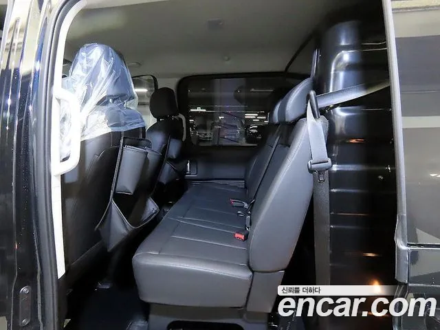 Hyundai Staria 2024 thumb 2
