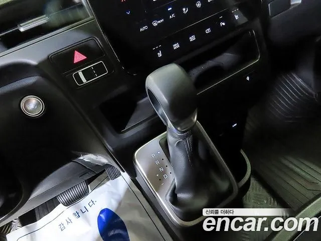 Hyundai Staria 2024 thumb 9