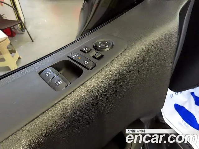 Hyundai Staria 2024 thumb 4